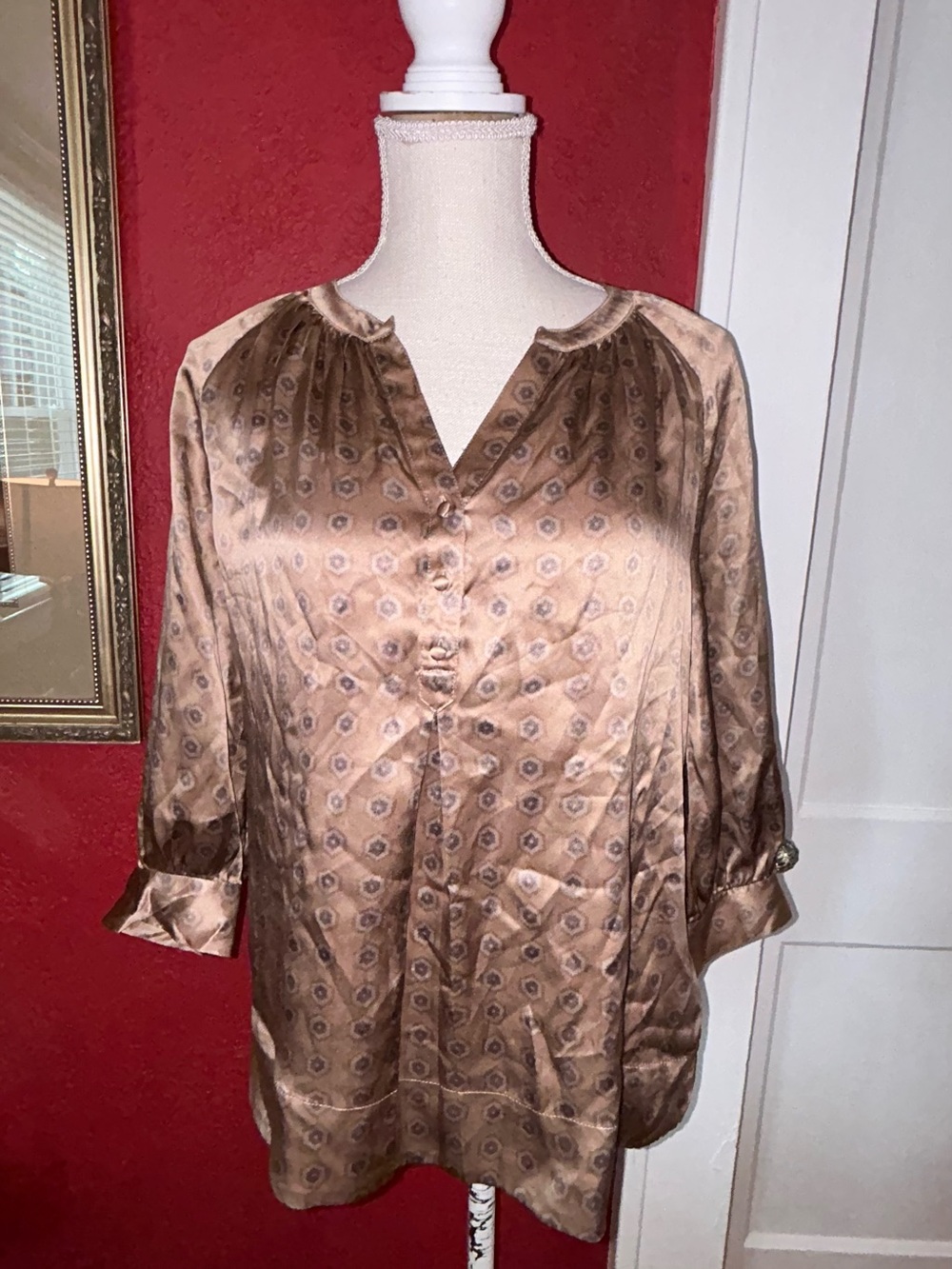 Silky tan Printed V-Neck Women’s Blouse by Joie size medium